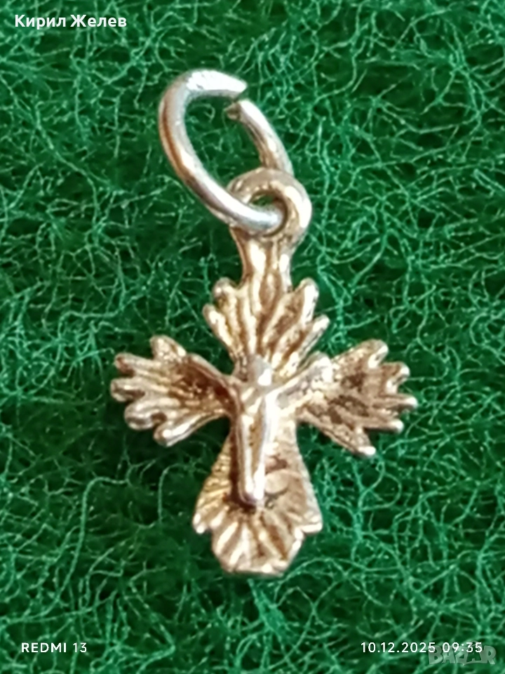 Сребърен кръст орнаментиран с Разпятието на Исус ръчна изработка 52419, снимка 1