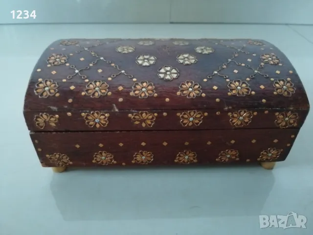 Дървена кутия 16 х 10 h 6.5 см. 