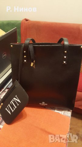 чанта Valentino Garavani VLTN calfskin tote bag, снимка 2 - Чанти - 29348753