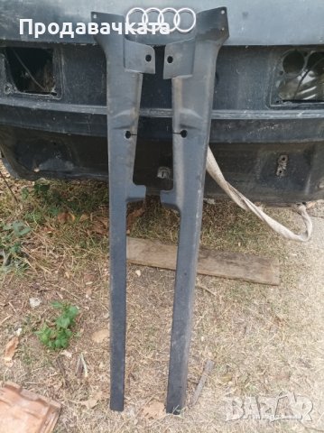 Вътрешни лайстни над мокета от Ауди 80 кабриолет. Цена по договаряне.