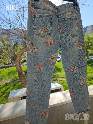 Дамски дънки на цветя, снимка 3 - Дънки - 54312731