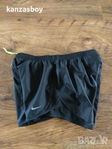 nike Modern Embossed Tempo Shorts - страхотни дамски шорти КАТО НОВИ, снимка 6 - Спортни екипи - 37552629