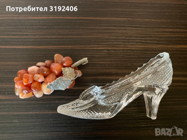 Грозд от естествен кехлибар и пантофка от чешки кристал, перфектно състояние, снимка 2 - Декорация за дома - 50648422