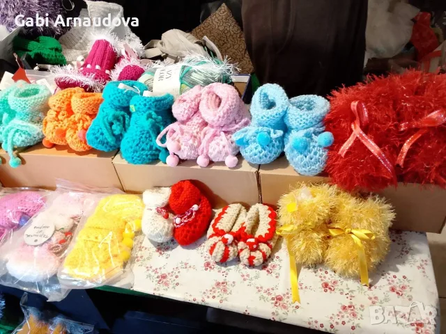 Ръчно плетени терлички, снимка 4 - Бебешки обувки - 56494931