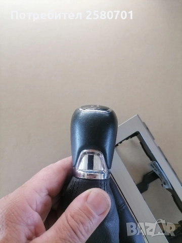 Продавам оригинална кожена топка с маншон за скоростен лост за Шкода Октавия 2016_2020г , снимка 7 - Аксесоари и консумативи - 51642232