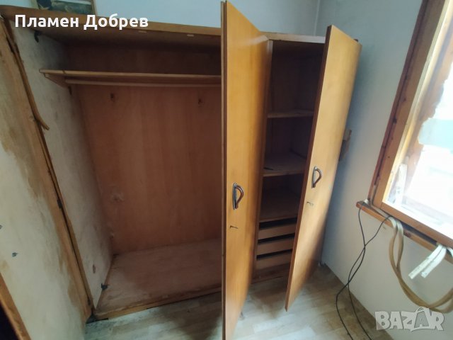 Продавам трикрилен гардероб., снимка 2 - Гардероби - 30710771