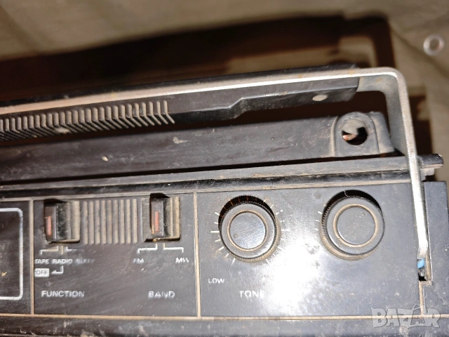 Продавам касетофон Hitachi trk 5600E, снимка 8 - Радиокасетофони, транзистори - 54071657