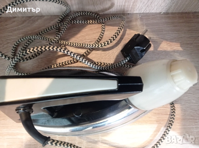 Руска ютия с функция за пара 1000w, снимка 3 - Ютии - 52896631