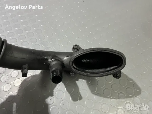 Тръбата към турбото за BMW E46 320d (150 к.с.), снимка 3 - Части - 48655409