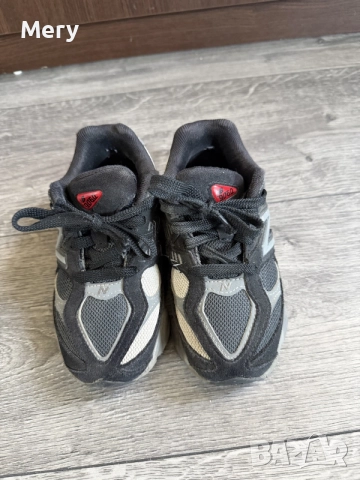 Оригинални детски маратонки New balance 29 номер , снимка 2 - Детски маратонки - 56090995