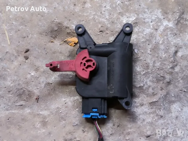 Моторче клапи парно за Ауди А4 Б6 Б7 Audi A4 B6 B7 8E1820511, снимка 2 - Части - 56484874