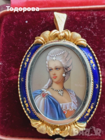 Уникално красив златен медальон злато 750 с емайл поставени три брилянта и два рубина, снимка 6 - Колиета, медальони, синджири - 52030486