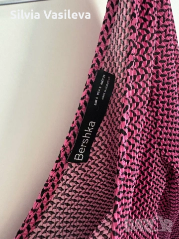 Дамска къса блузка Bershka, снимка 3 - Корсети, бюстиета, топове - 54318854