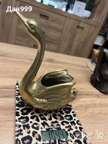 Лебед саксия от масивен месинг тегло 1кг.