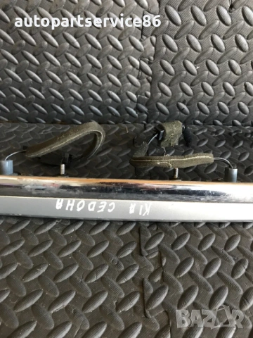 Хромирана Лайсна на регистрационния номер на багажника за KIA Carnival (2002–2006) 0K53A51270, снимка 2 - Части - 53191438