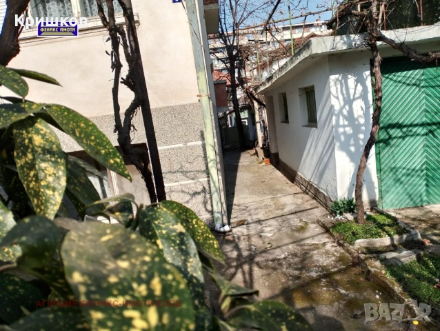 Продавам два етажа от триетажна къща с двор и гараж в Кюстендил, снимка 4 - Етаж от къща - 53948691