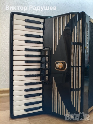 Акордеон Weltmeister seperato standard 72 баса , снимка 2 - Акордеони - 54180618