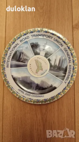 Красива порцеланова чиния от Молдова.