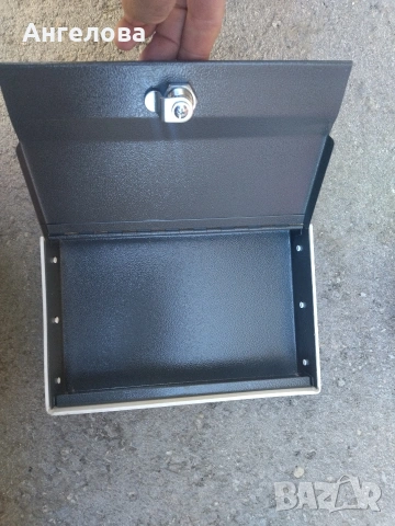 Малък сейф, снимка 4 - Сейфове и каси - 53234881