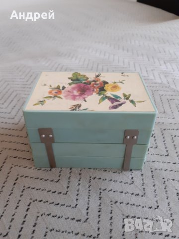 Стара детска сувенирна кутия за принадлежности