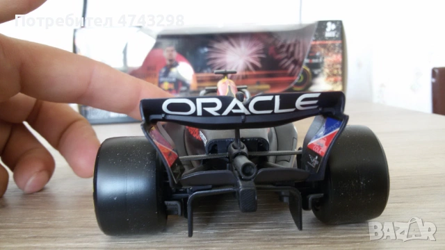 Модел на Red Bull Racing на Макс Верстапен - Сезон 2023 - Burago 1:24, снимка 7 - Колекции - 54221444