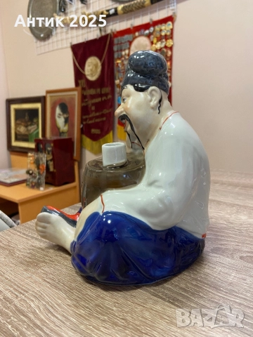 Порцеланова гарафа „Казак с бъчва“, снимка 2 - Антикварни и старинни предмети - 51987761