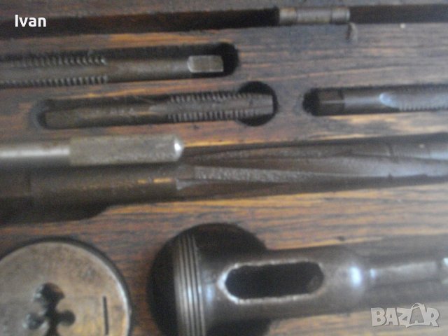 Старо Качество Made in USA-Големи Резбонарезни Плашки Метчици За Резби Дървена Кутия-Старо Производс, снимка 9 - Други инструменти - 44492080