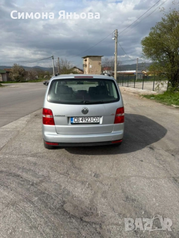 VW Touran 2.0 TDI, снимка 3 - Автомобили и джипове - 54221557