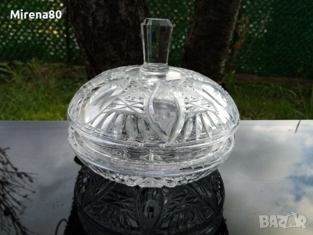 * Bohemia * - голяма кристална бонбониера