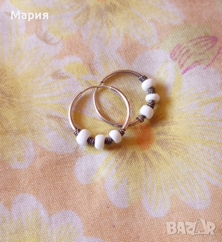Сребърни обеци с бели мъниста
