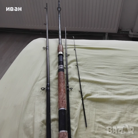 Продавам три броя фидери