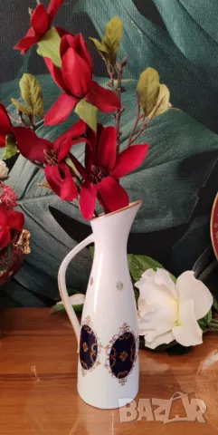 Порцеланова ваза -Volkstedt GDR mark 1762 Echt Cobalt Made in GDR 1951-1990 mark