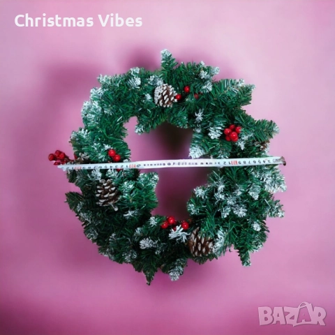 Коледен венец с шишарки и червени плодчета - 40 см, снимка 2 - Други - 52092496