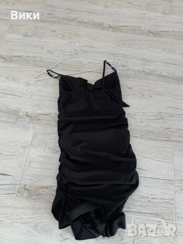 Черна рокля в размер XS, снимка 4 - Рокли - 44518637