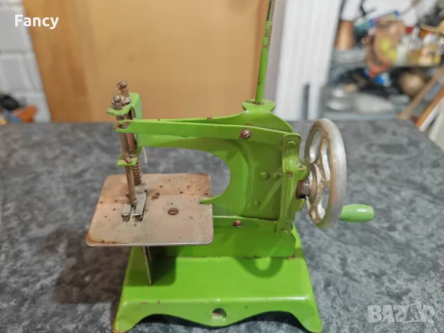 Стара детска играчка шевна машина 60 те