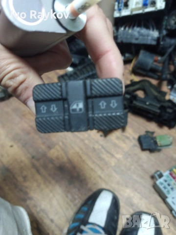 Бутони Ел. Стъкла за Volkswagen PASSAT (1989 - 1993) , 357959855K