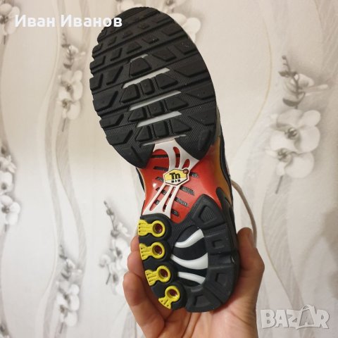 оригинални маратонки  Nike Air Max Plus Black Habanero Red номер 38, снимка 7 - Маратонки - 40672421