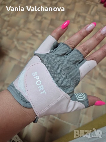 Дамски спортни ръкавици