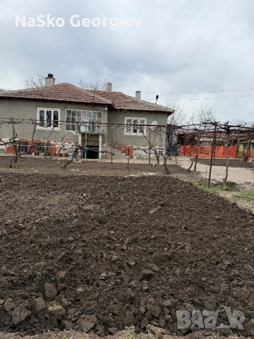 Продавам къща с три спални хол баня и тоалетна вътрешни за повече информация на посочения телефон, снимка 2 - Къщи - 51594499