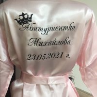Сатенен халат с надпис по Ваше желание , снимка 6 - Сватбени рокли - 30031662