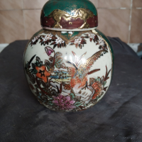 порцеланова ваза , снимка 1 - Антикварни и старинни предмети - 36397357