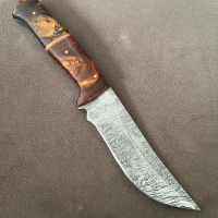 Ловен нож от Дамаска стомана кожена кания, снимка 2 - Ножове - 44746300