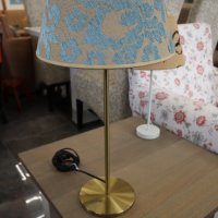 Настолна нощна лампа с метална основа, снимка 1 - Настолни лампи - 40493325