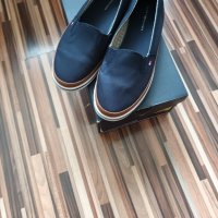 Обувки Tommy Hilfiger 37 номер, снимка 1 - Дамски ежедневни обувки - 42672700