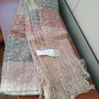 Нов дамски зимен шал, снимка 1 - Шалове - 39083772