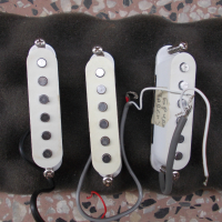 Адаптери от стар Squier Stratocaster, снимка 1 - Китари - 44712629