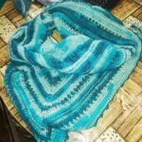 Ръчно плетени шалове , снимка 1 - Шалове - 34435000