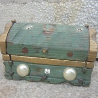 Красива дървена кутия, зелен и златен цвят, ковчеже, снимка 1 - Други - 31942336