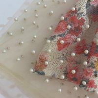 Маркова бутикова ефектна блузка с приказна декорация и прозрачни елементи в свеж флорален десен, снимка 3 - Туники - 33999620