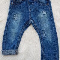 Бебешки дънки с кръпки 9-12 месеца, снимка 2 - Панталони и долнища за бебе - 36632327